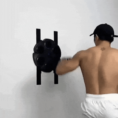 Machine de boxe musicale PowerBeat fixée au mur, avec capteurs, Bluetooth et lumières synchronisées à la musique.