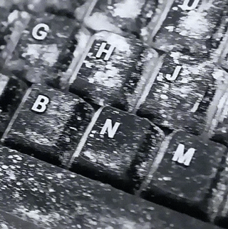 Aspirateur Vortex Compact Pro : design portable, puissant, pour un nettoyage efficace de votre voiture à domicile.